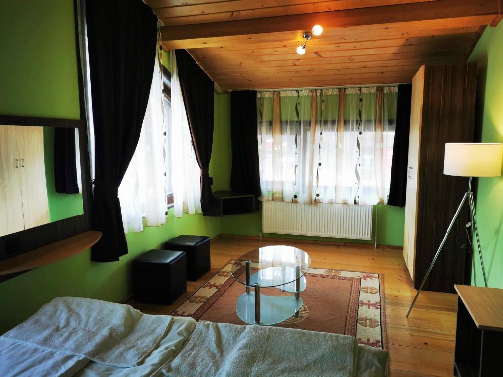 Postel nebo postele na pokoji v ubytování Apartments Black Horse
