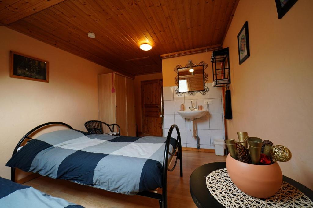 Postel nebo postele na pokoji v ubytování Room in Farmhouse Berkel