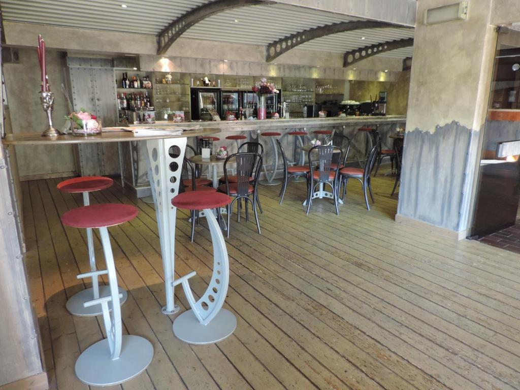 Restoran või mõni muu söögikoht majutusasutuses Hotel Panorama