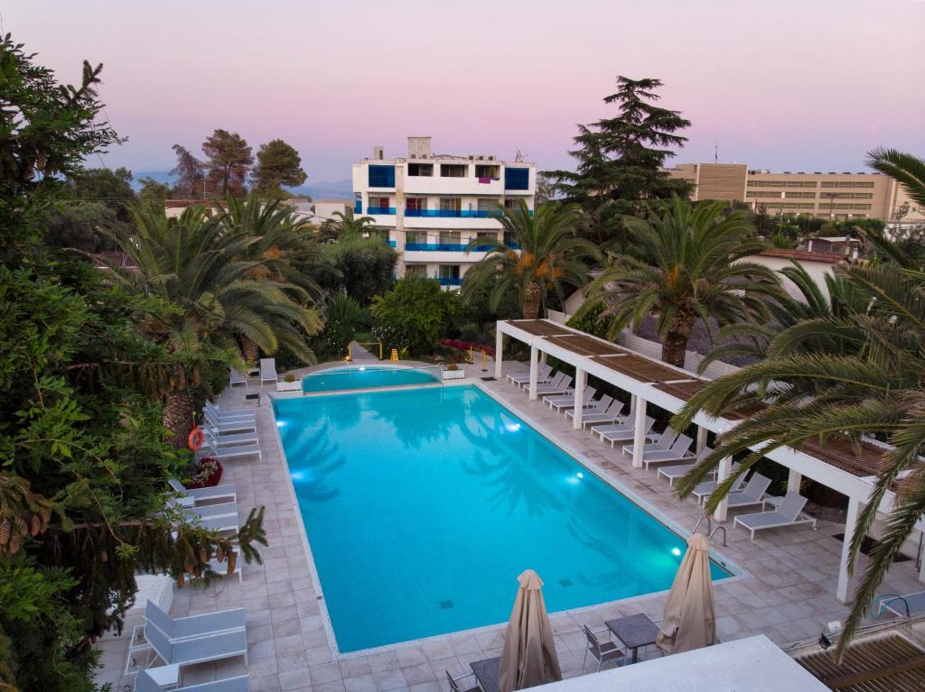 Bazén v ubytování TRYP by Wyndham Corfu Dassia nebo v jeho okolí