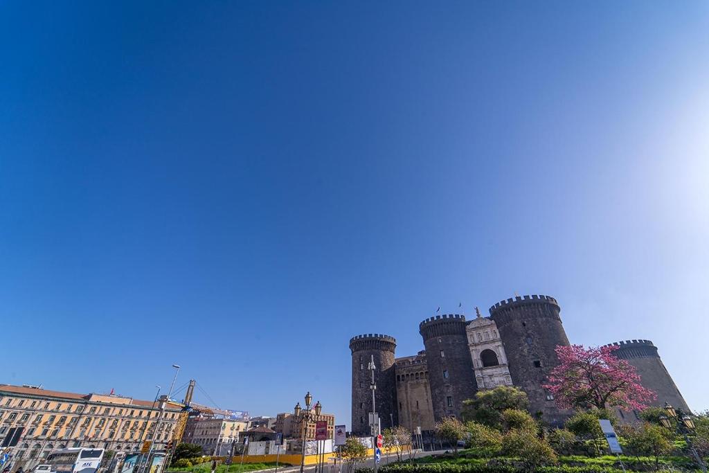 Zdjęcie z galerii obiektu Royal Art H Duomo - Napoli Centro, by ClaPa Group w mieście Neapol