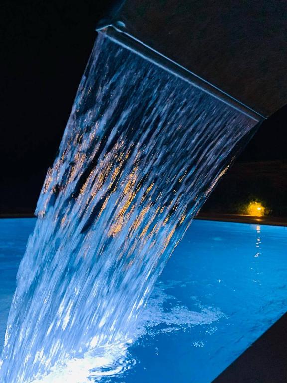 Bazén v ubytovaní Artemon New Luxury Villa alebo v jeho blízkosti