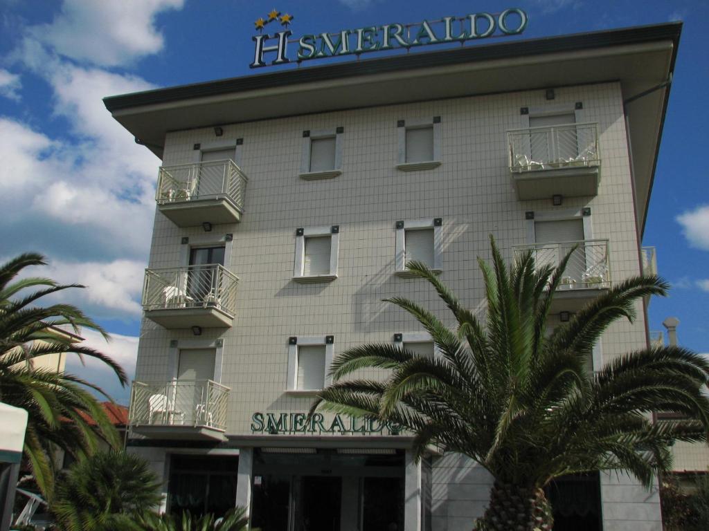 a hotel with a sign on the side of it at Hotel Smeraldo in Lido di Camaiore