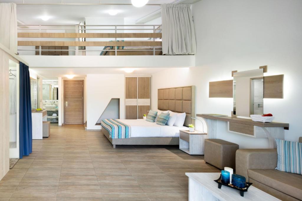 Posteľ alebo postele v izbe v ubytovaní Hotel Sirines Complex