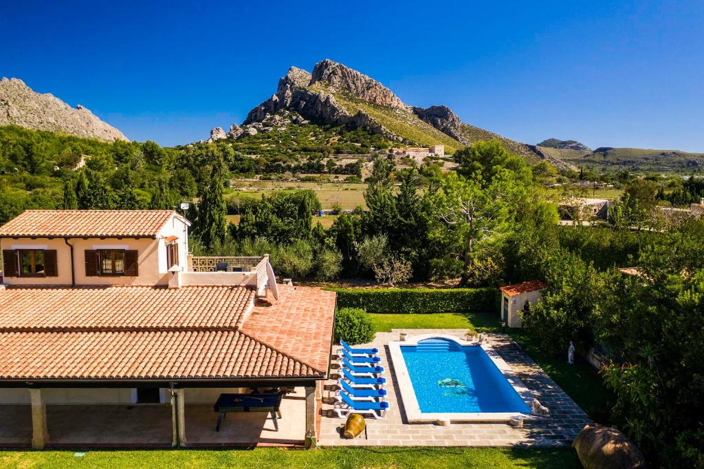 En generel udsigt til bjerge eller udsigt til bjerge taget fra villaen