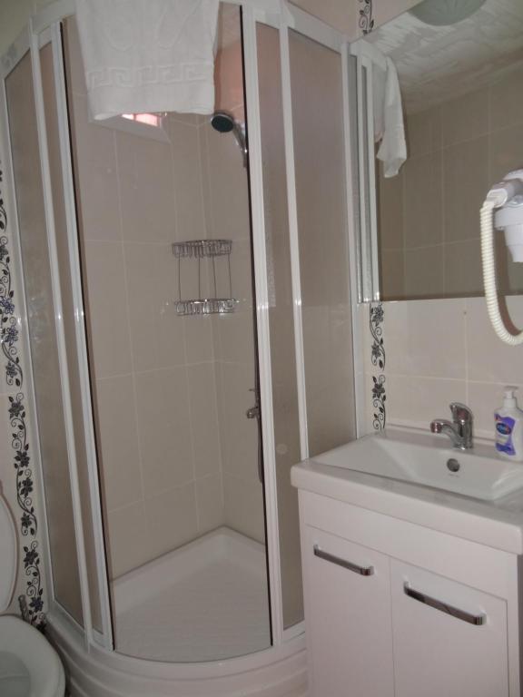 A bathroom at Tulip Guesthouse