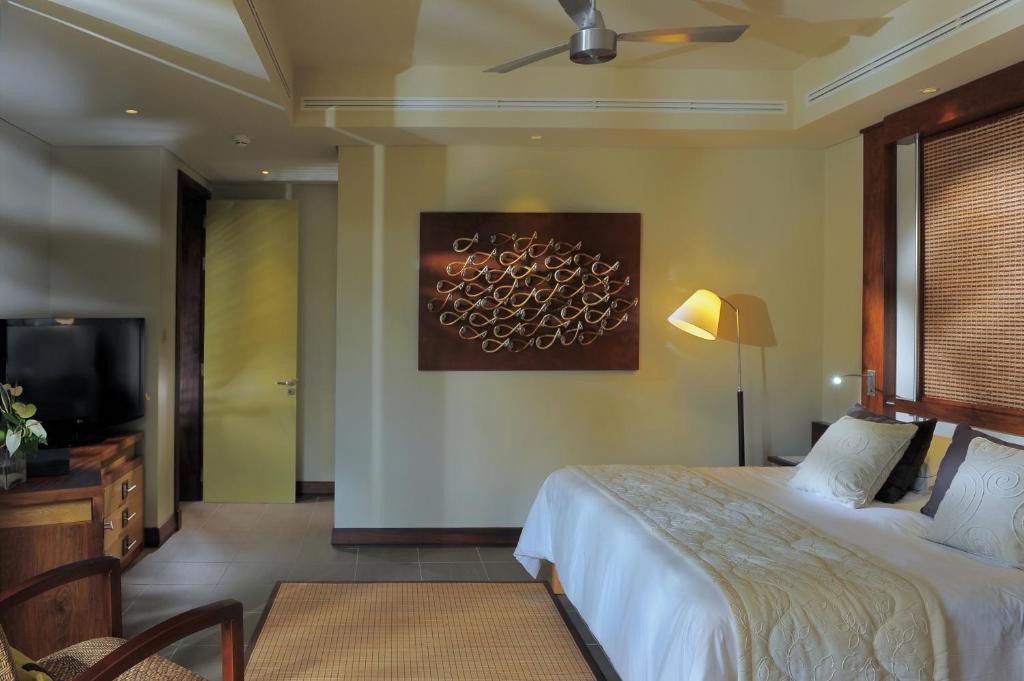 Кровать или кровати в номере Trou aux Biches Beachcomber Golf Resort & Spa