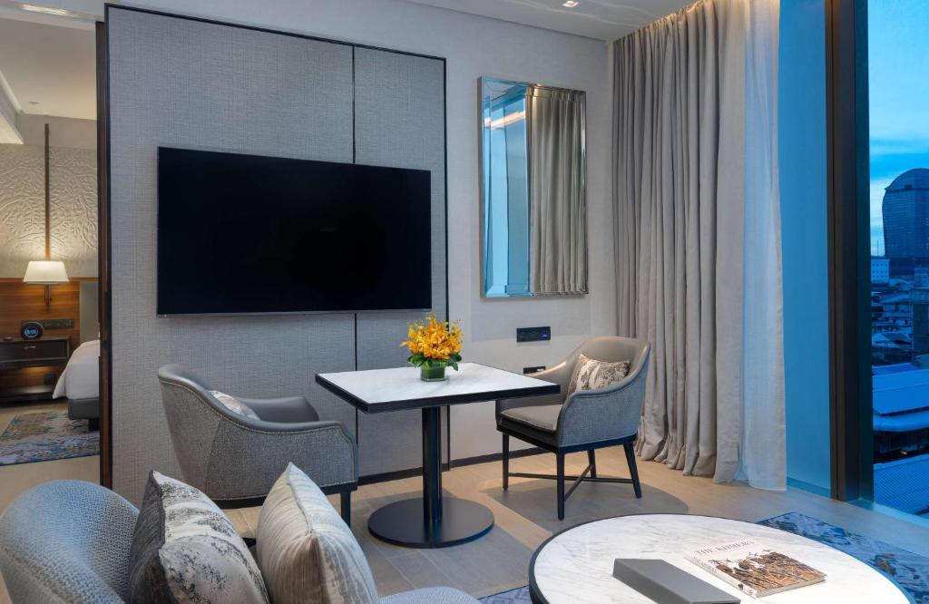 TV a/nebo společenská místnost v ubytování Hyatt Regency Phnom Penh