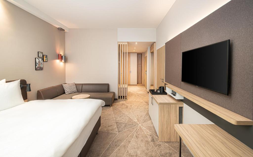 Holiday Inn - Mannheim City - Hauptbahnhof by IHG - Standard Double Room - Disability Access