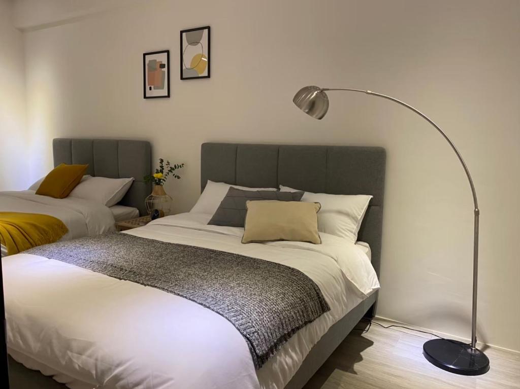 Postel nebo postele na pokoji v ubytování 單眼皮民宿 Single Eyelid Hostel