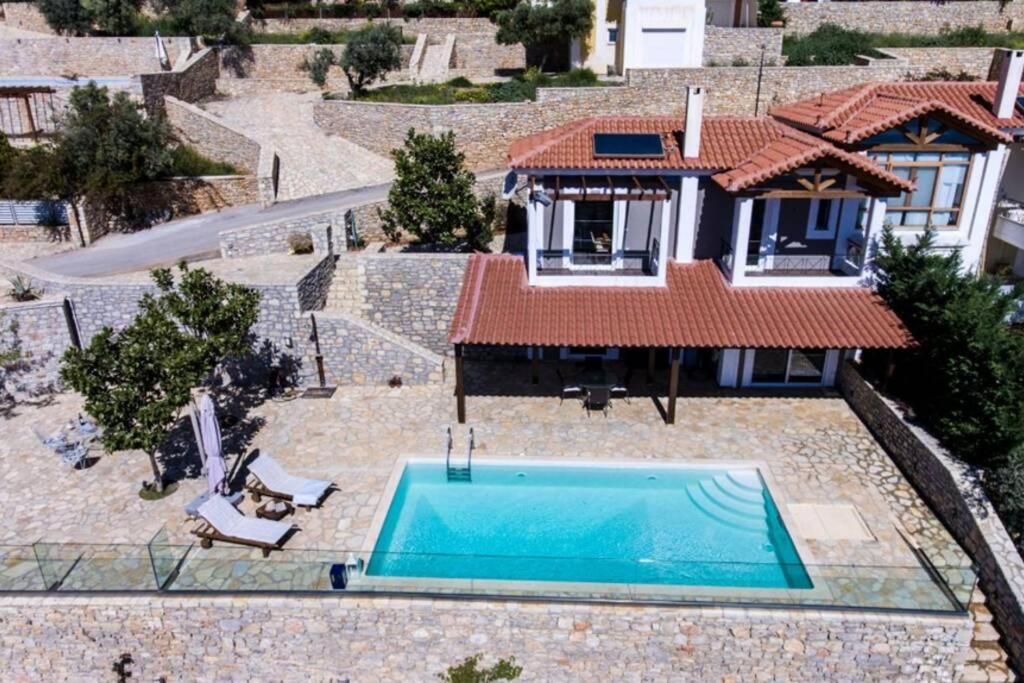 Bazén v ubytování Apollo Romantic Sea View Villa nebo v jeho okolí