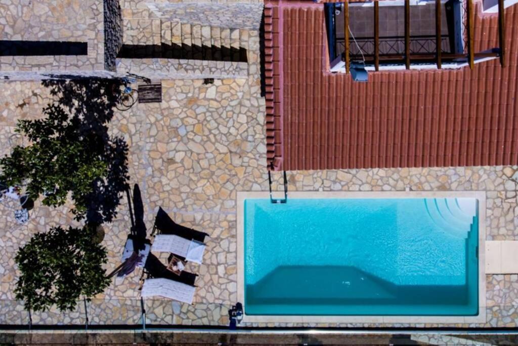 Bazén v ubytování Apollo Romantic Sea View Villa nebo v jeho okolí