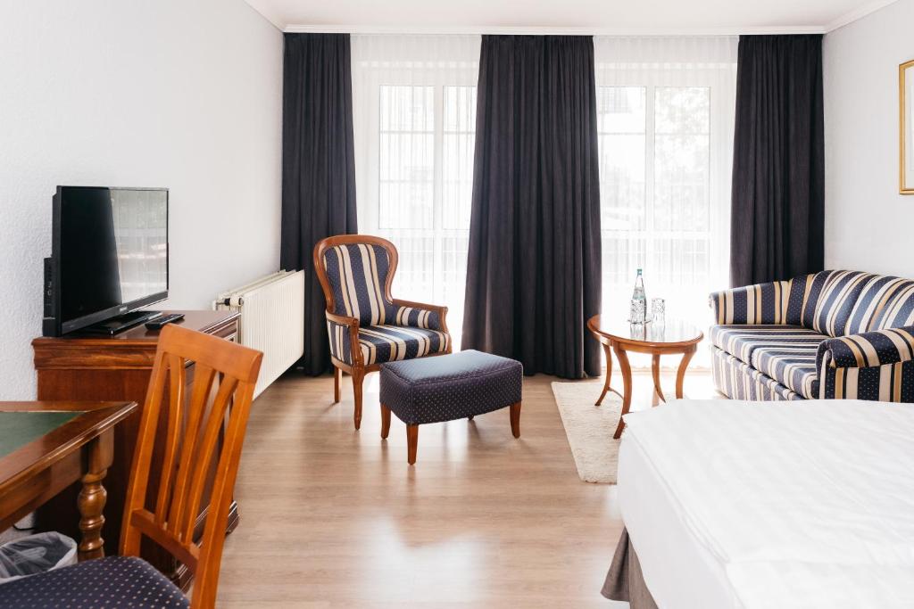 TV a/nebo společenská místnost v ubytování Krögers Hotel