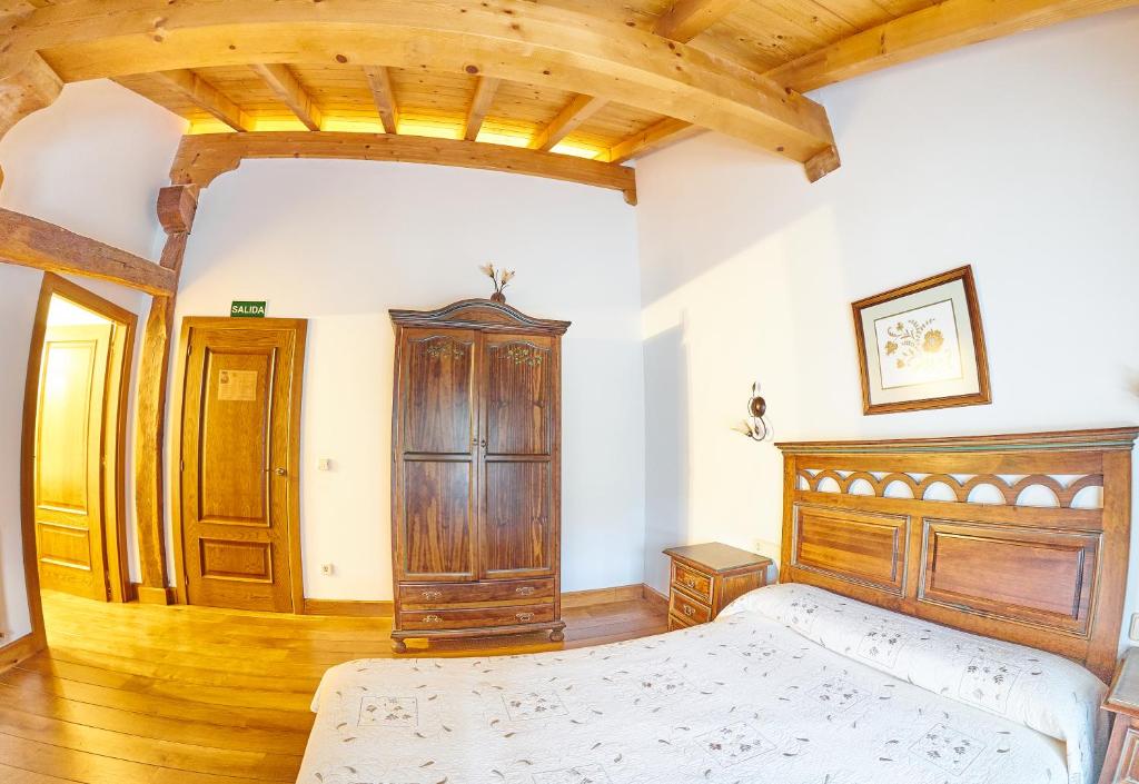 Postel nebo postele na pokoji v ubytování Casa Rural Borda Lenco