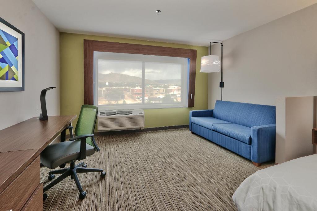 Holiday Inn Express & Suites - Albuquerque East by IHG photo