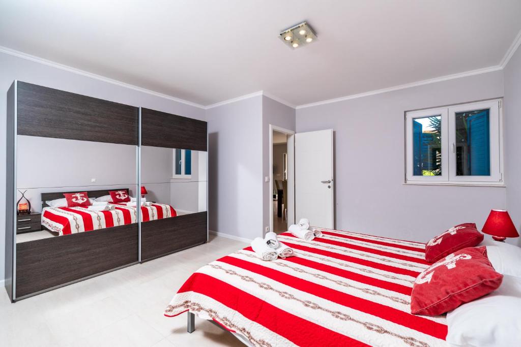 Posteľ alebo postele v izbe v ubytovaní Luxury Apartment Marina View No 1