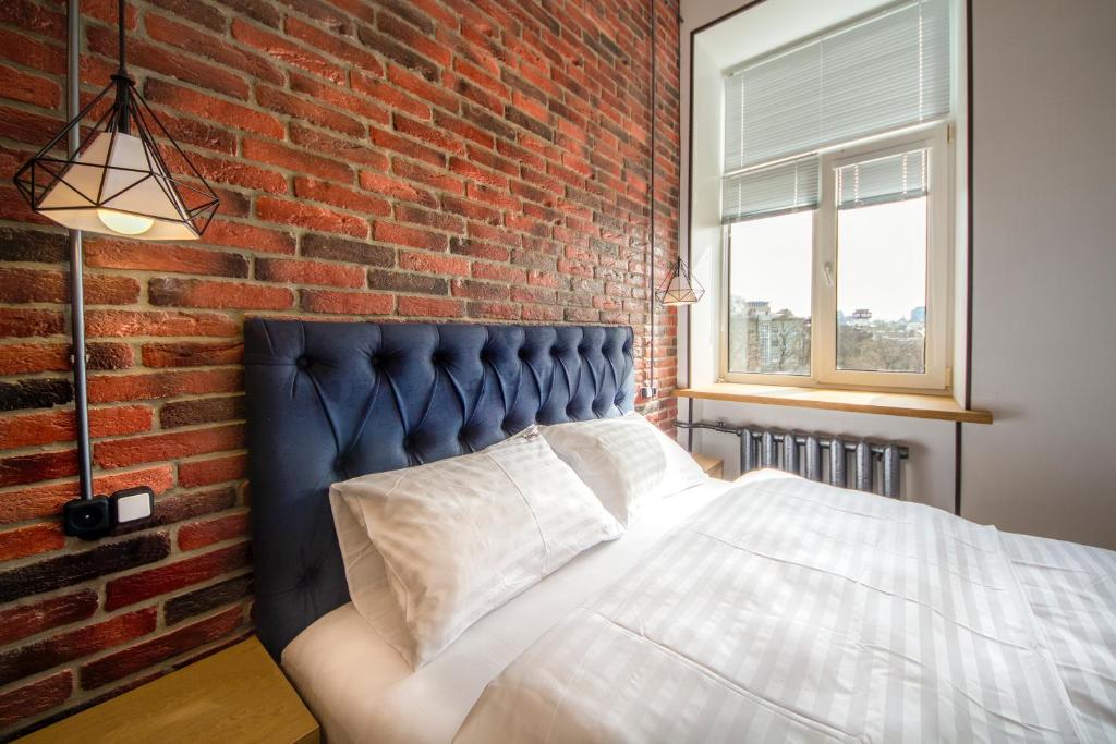 Central Apartments Maidan Area - 带阳台的阁楼公寓-Mykhailivs'ka ST，24V