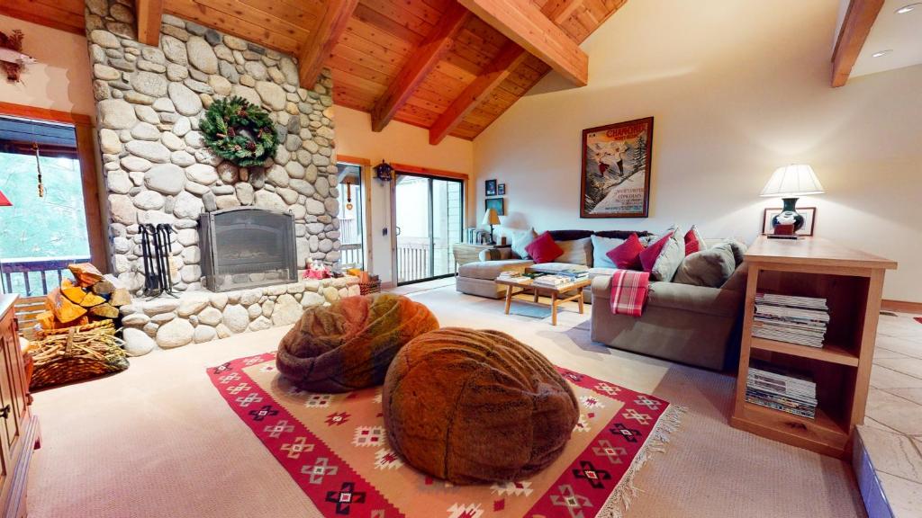 Val D'Isere 9 condo, Mammoth Lakes (updated prices 2024)