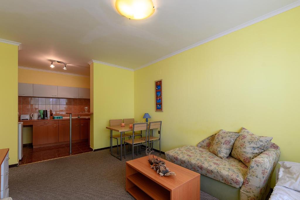 Evridika Apartments - One-Bedroom Apartment With Balcony And Sea View