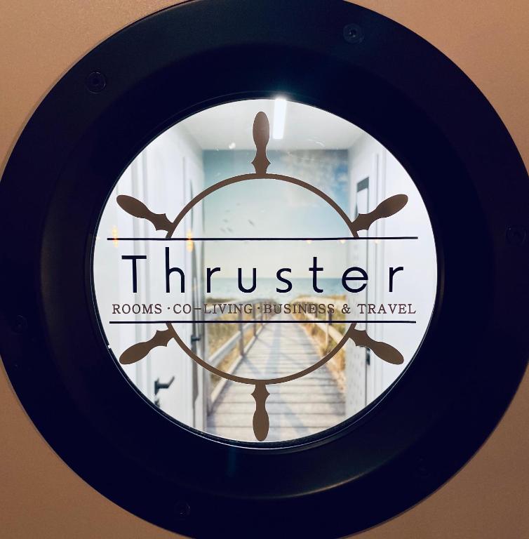 Certifikát, hodnocení, plakát nebo jiný dokument vystavený v ubytování Thruster - Rooms, Kitchen, Chill-Out Zone-Netflix, Lobby-Netflix