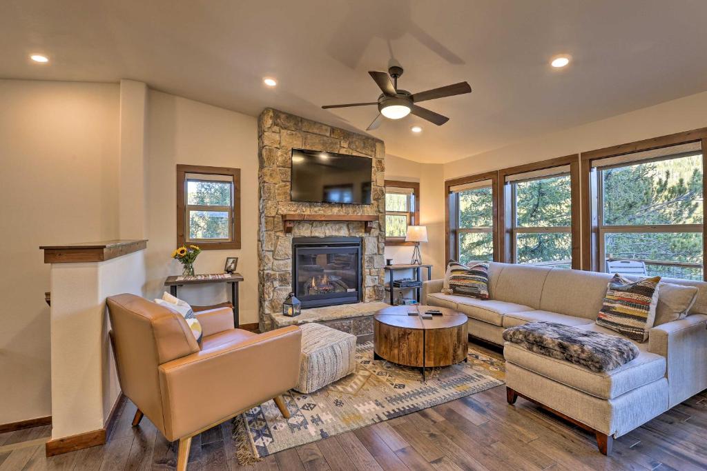 Χώρος καθιστικού στο Mountain View Retreat, Walk to Winter Park Gondola