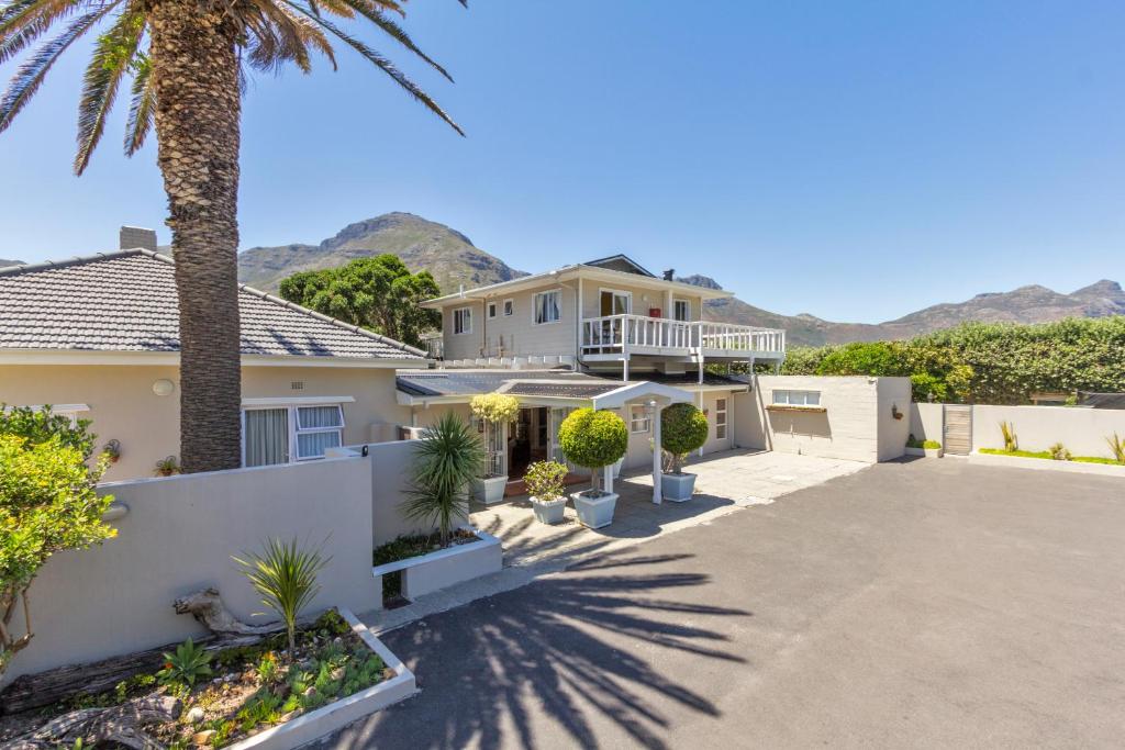 Gallery image of The Beach House Guest House in Hout Bay