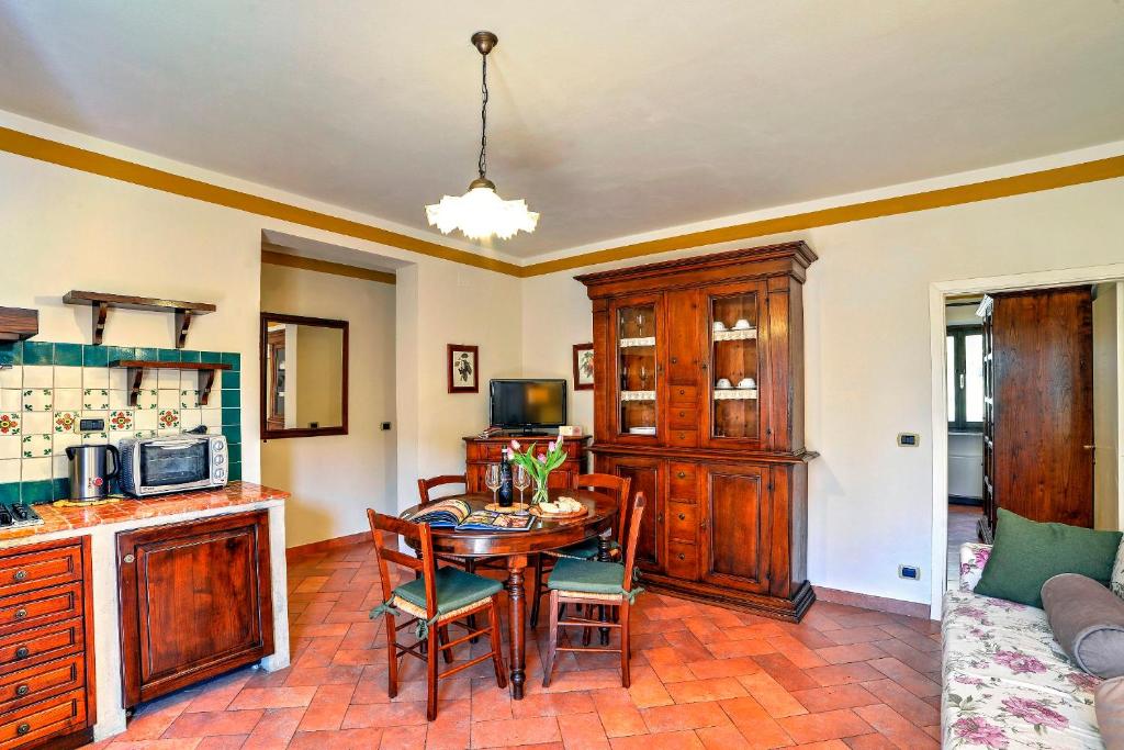 A kitchen or kitchenette at Borgo Grondaie