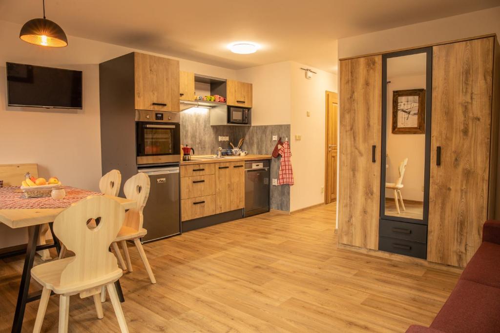 Kuchyň nebo kuchyňský kout v ubytování Apartmány Kůlna