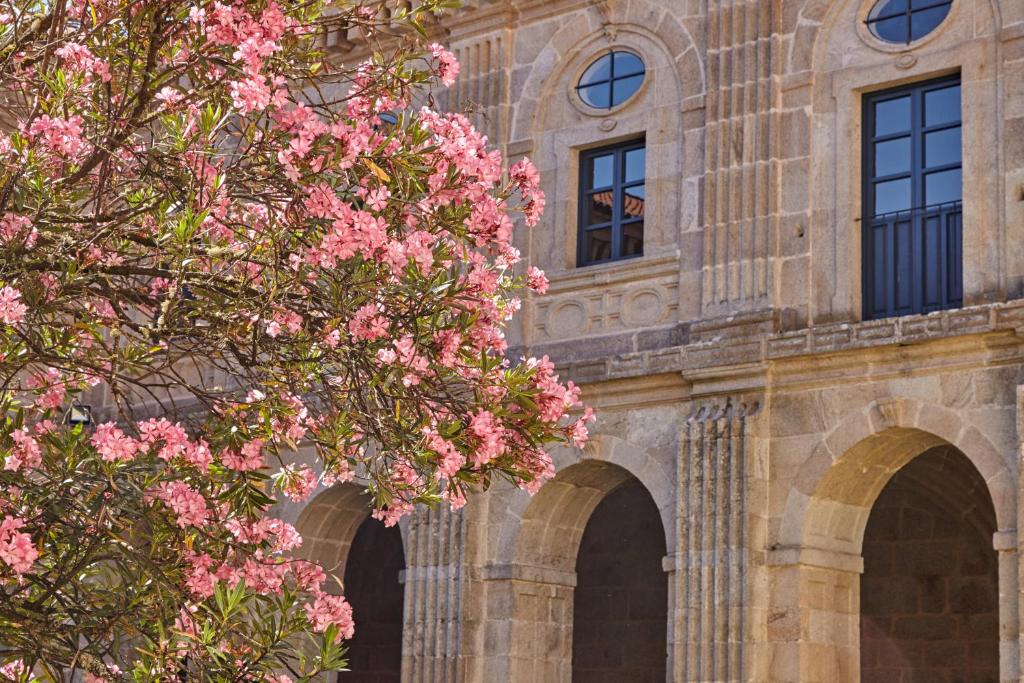 Eurostars Monumento Monasterio de San Clodio Hotel, Leiro ...
