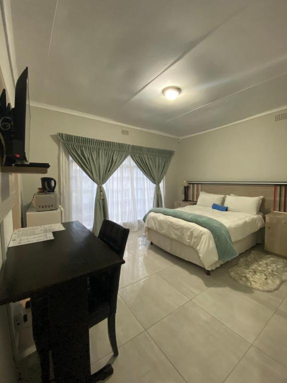Ndzuti Guest House - Chambre Double Avec Vue De La Piscine