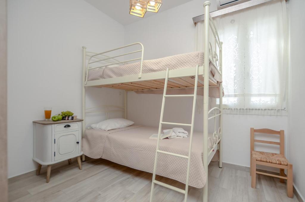 Postel nebo postele na pokoji v ubytování Naxian Wave Seaside Villa