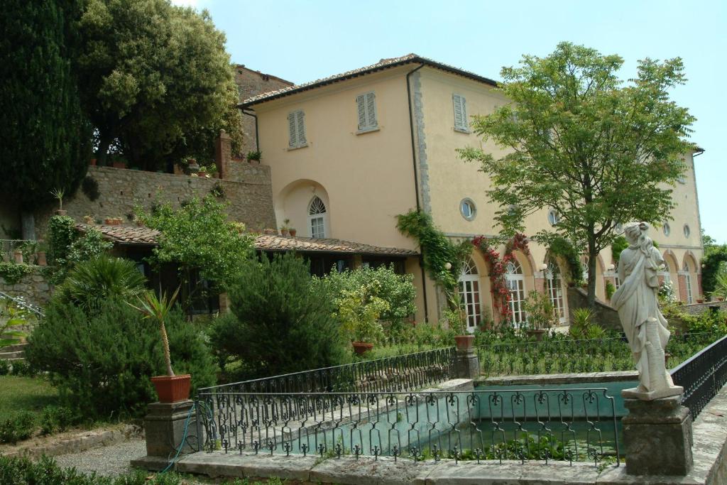 Bazén v ubytovaní Villa Palagione Centro Interculturale alebo v jeho blízkosti