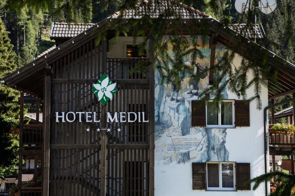 Budova, v ktorej sa hotel nachádza