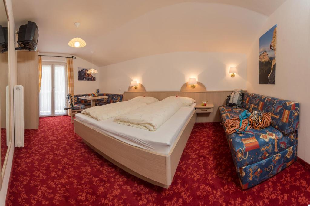 Postel nebo postele na pokoji v ubytování Kedul Lodge