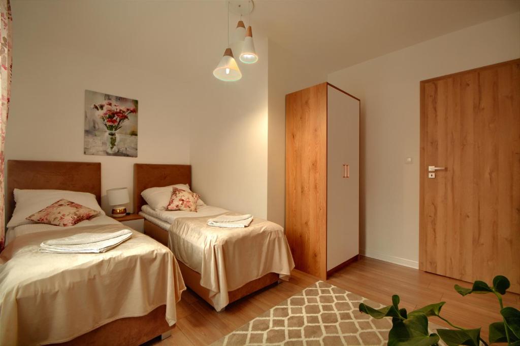 Posteľ alebo postele v izbe v ubytovaní Dom w Milówce - Apartamenty na Kowolu