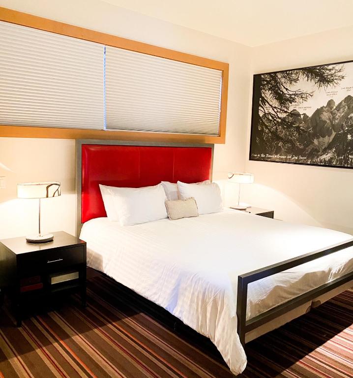 Postel nebo postele na pokoji v ubytování Hotel Minturn