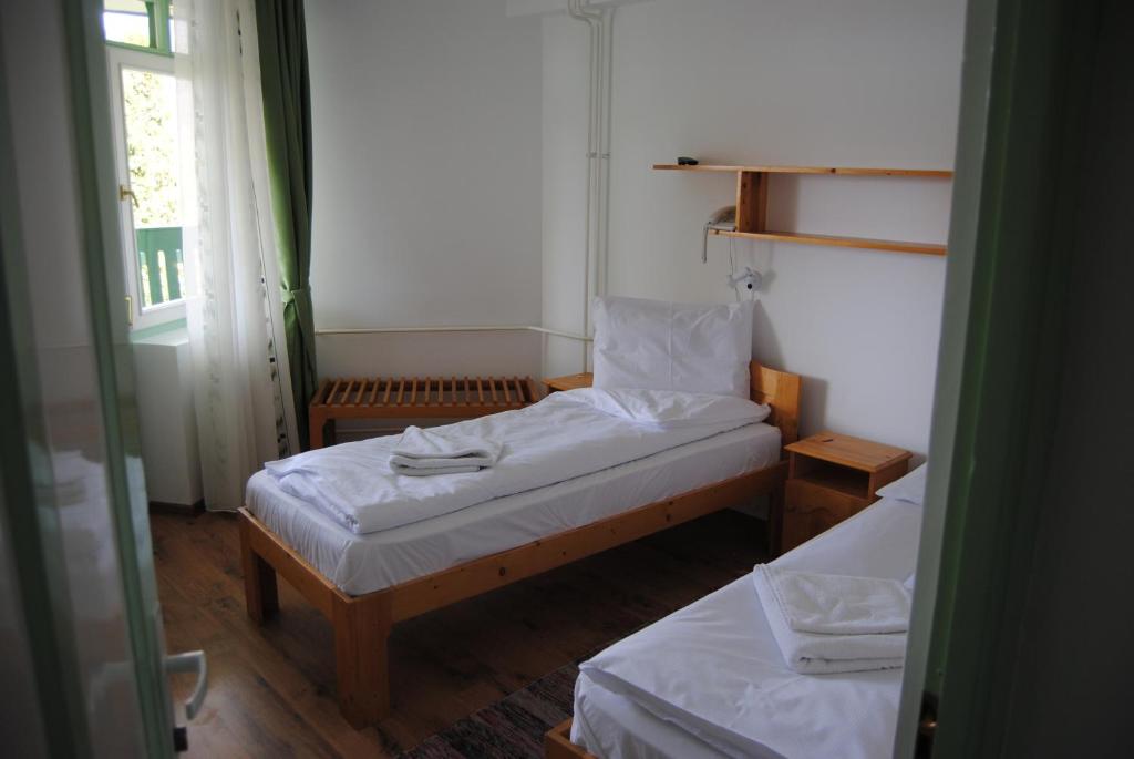 Postel nebo postele na pokoji v ubytování Hostel Teleki