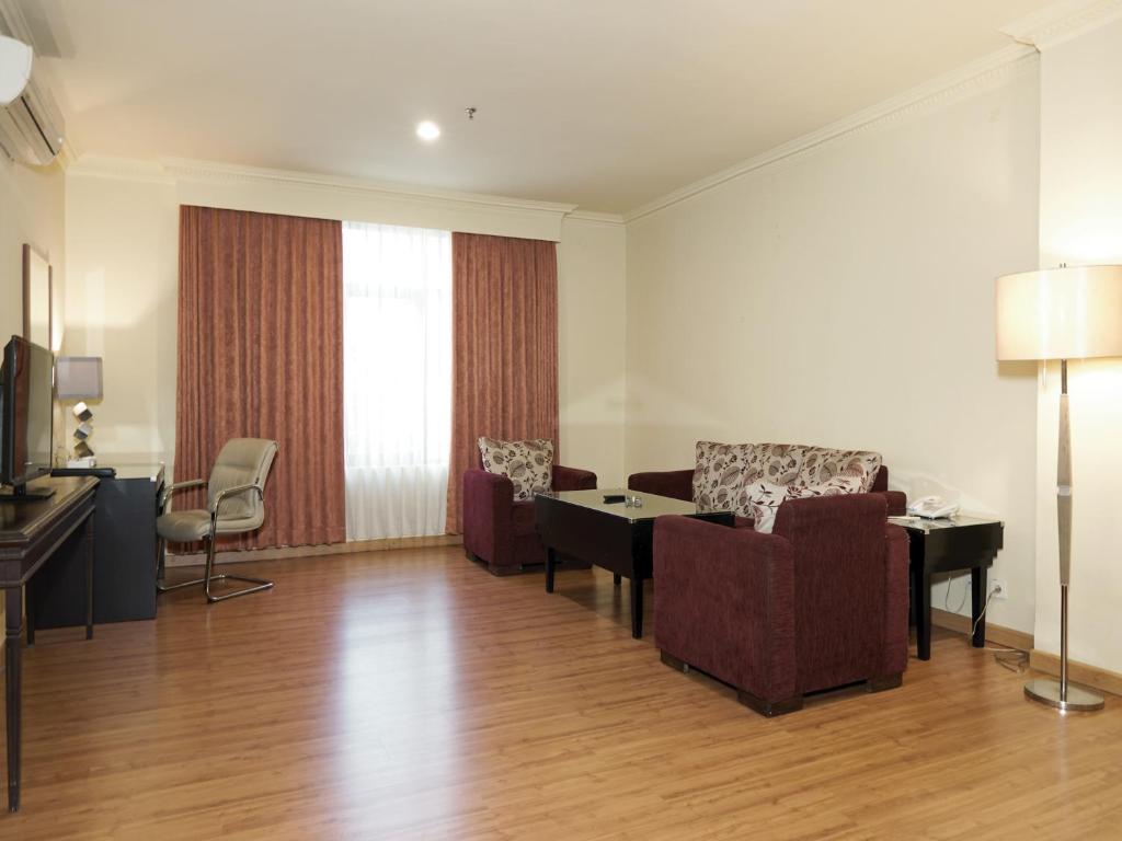 Posezení v ubytování Sari Ater Kamboti Hotel Bandung