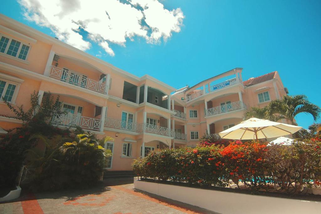 a large building with an umbrella in front of it at Residence Capri in Mont Choisy