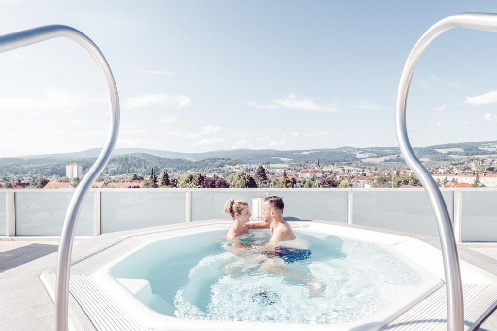 Nespecifikovaný výhled na hory nebo výhled na hory při pohledu z hotelu