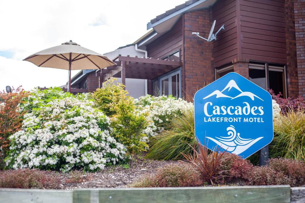 Certifikát, hodnocení, plakát nebo jiný dokument vystavený v ubytování Cascades Lakefront Motel