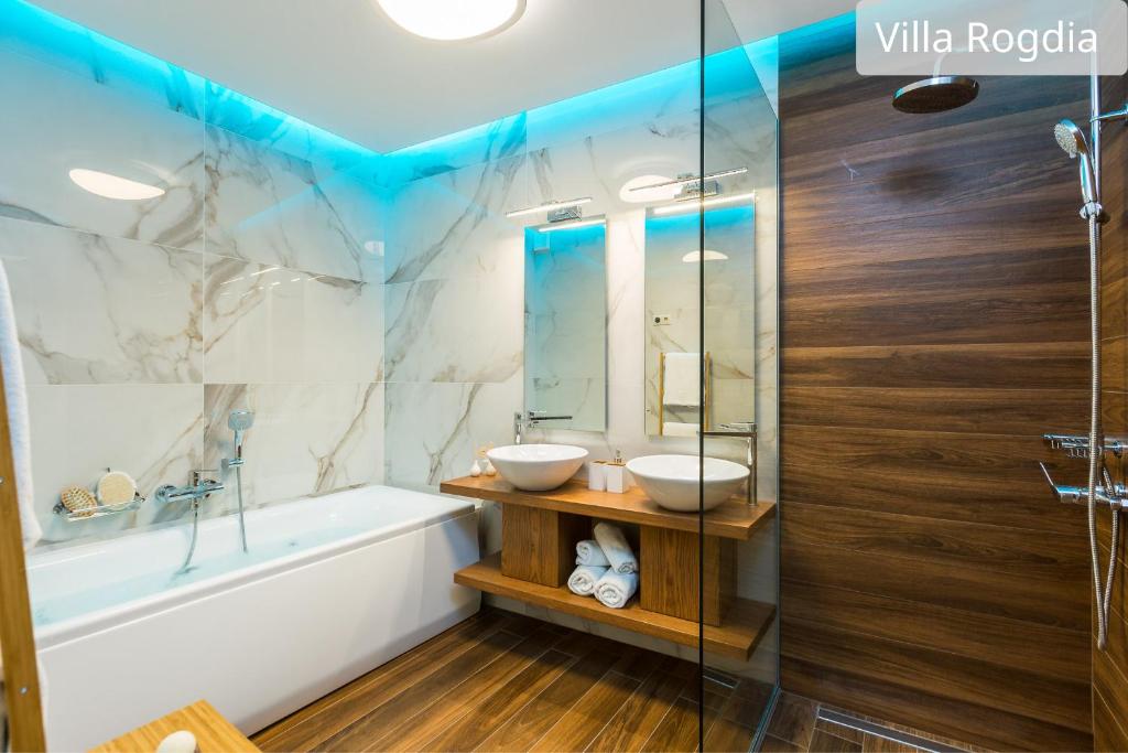 Łazienka w obiekcie Atsipopoulo Villas