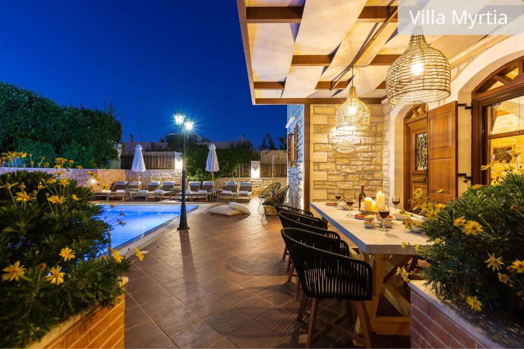 Basen w obiekcie Atsipopoulo Villas lub w pobliżu