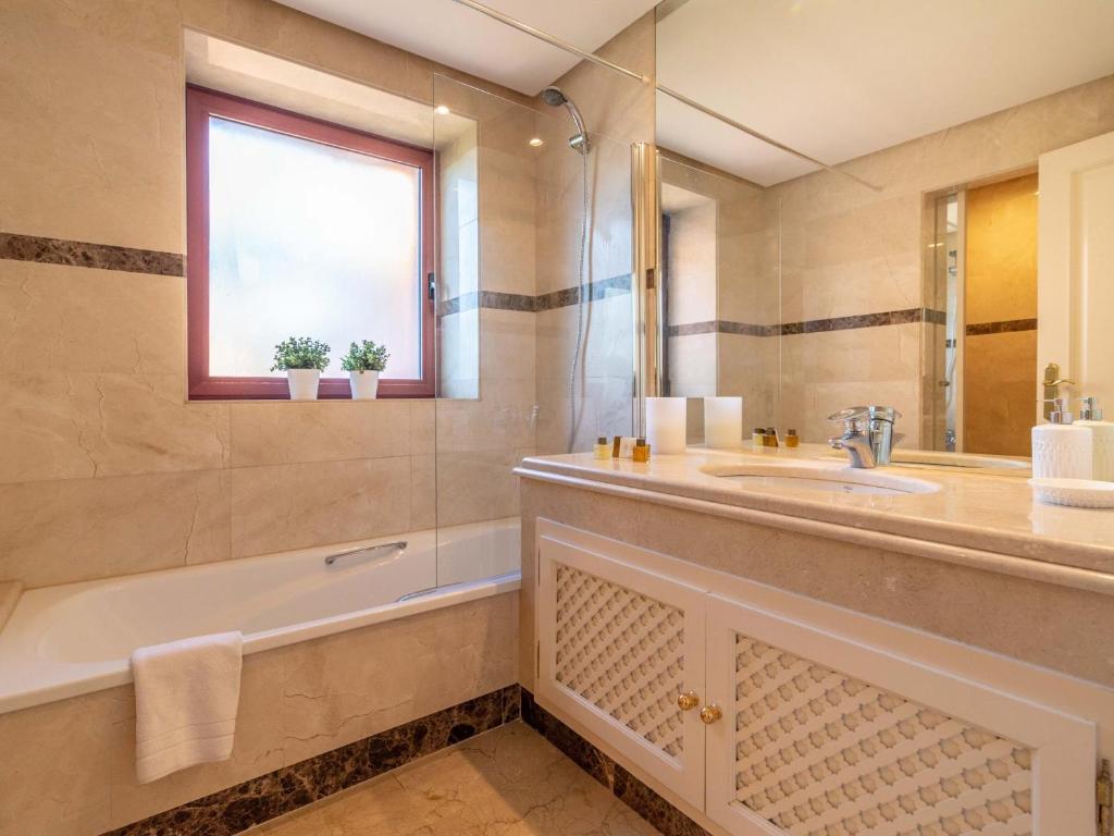 Koupelna v ubytování VACATION MARBELLA I La Alzambra Peaceful Hideaway with Sea views