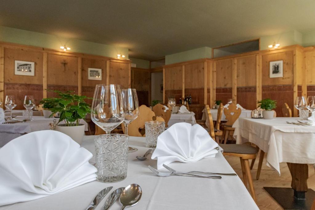 Restauracja lub miejsce do jedzenia w obiekcie Hotel Teutschhaus