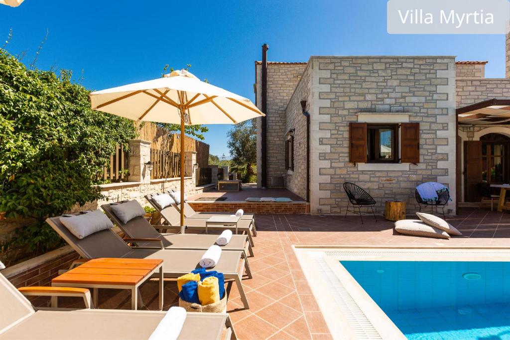 Basen w obiekcie Atsipopoulo Villas lub w pobliżu