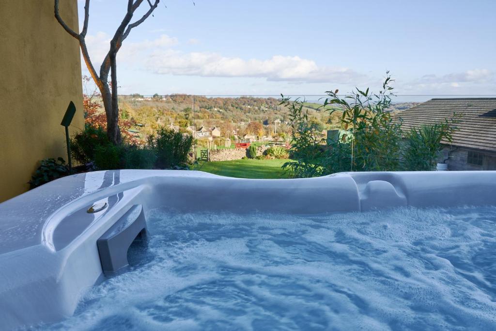 Mews Hot Tub Room