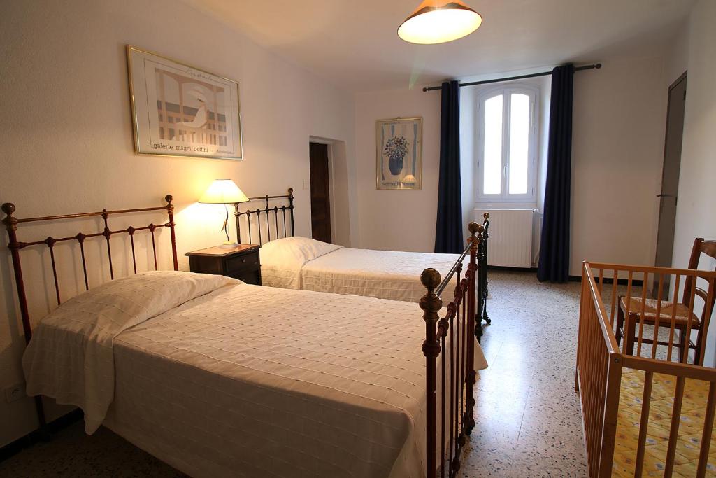 Postel nebo postele na pokoji v ubytování Logis Hôtel Restaurant Gîte La Bastide du Vébron