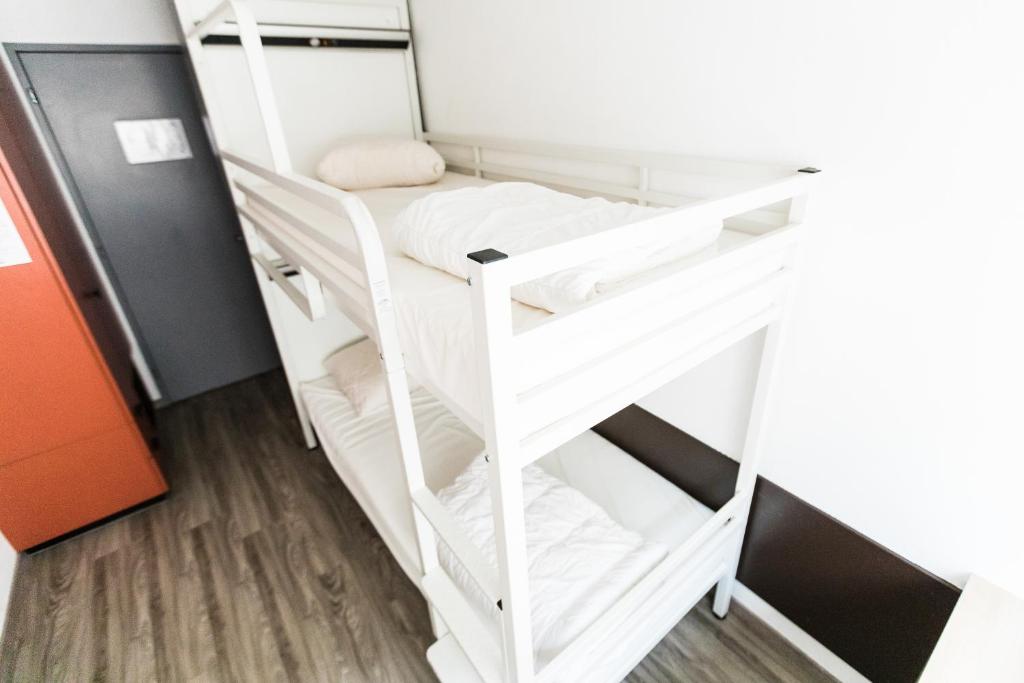 
Twin Room with Shared Bathroom
