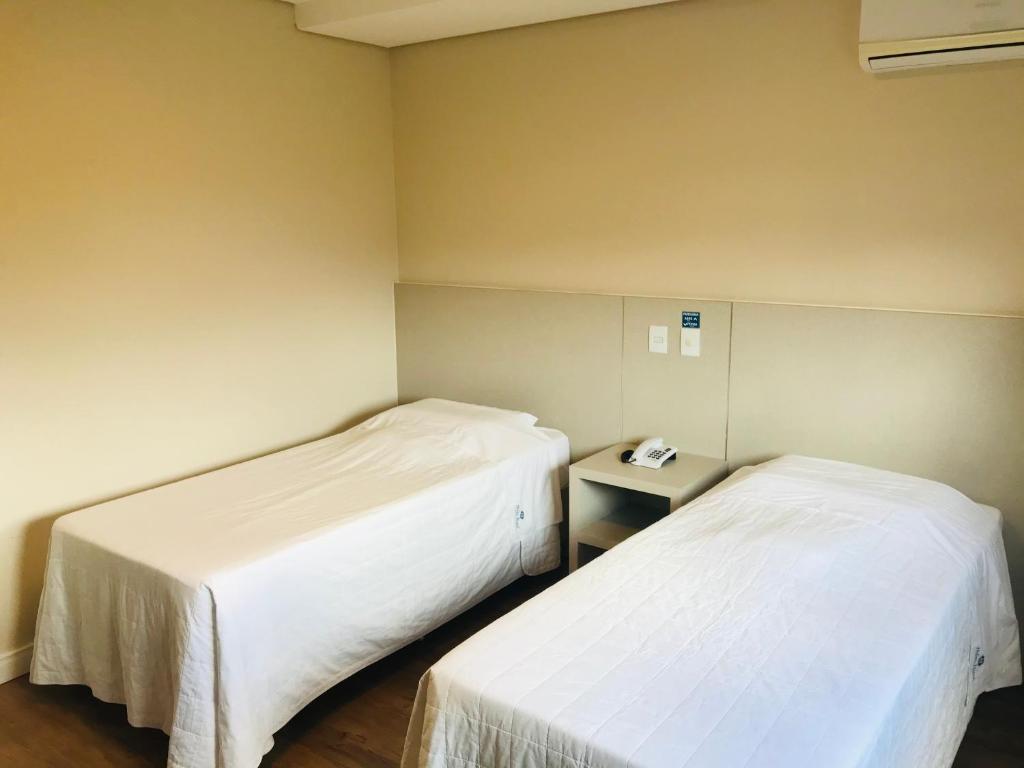 Postel nebo postele na pokoji v ubytování Hiber Hotel - Acesso a Chapecó